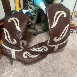 Elegant Brown and Cream Heeled Boots